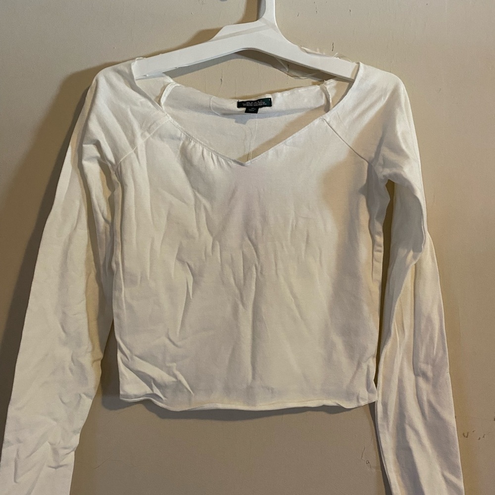 NWT Wild Fable White Long Sleeve V-Neck T-Shirt Crop Top
